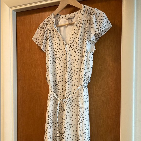 H&M Pretty Black & White Knee Length Short Sleeve Dress - Leaf Pattern - Picture 1 of 6